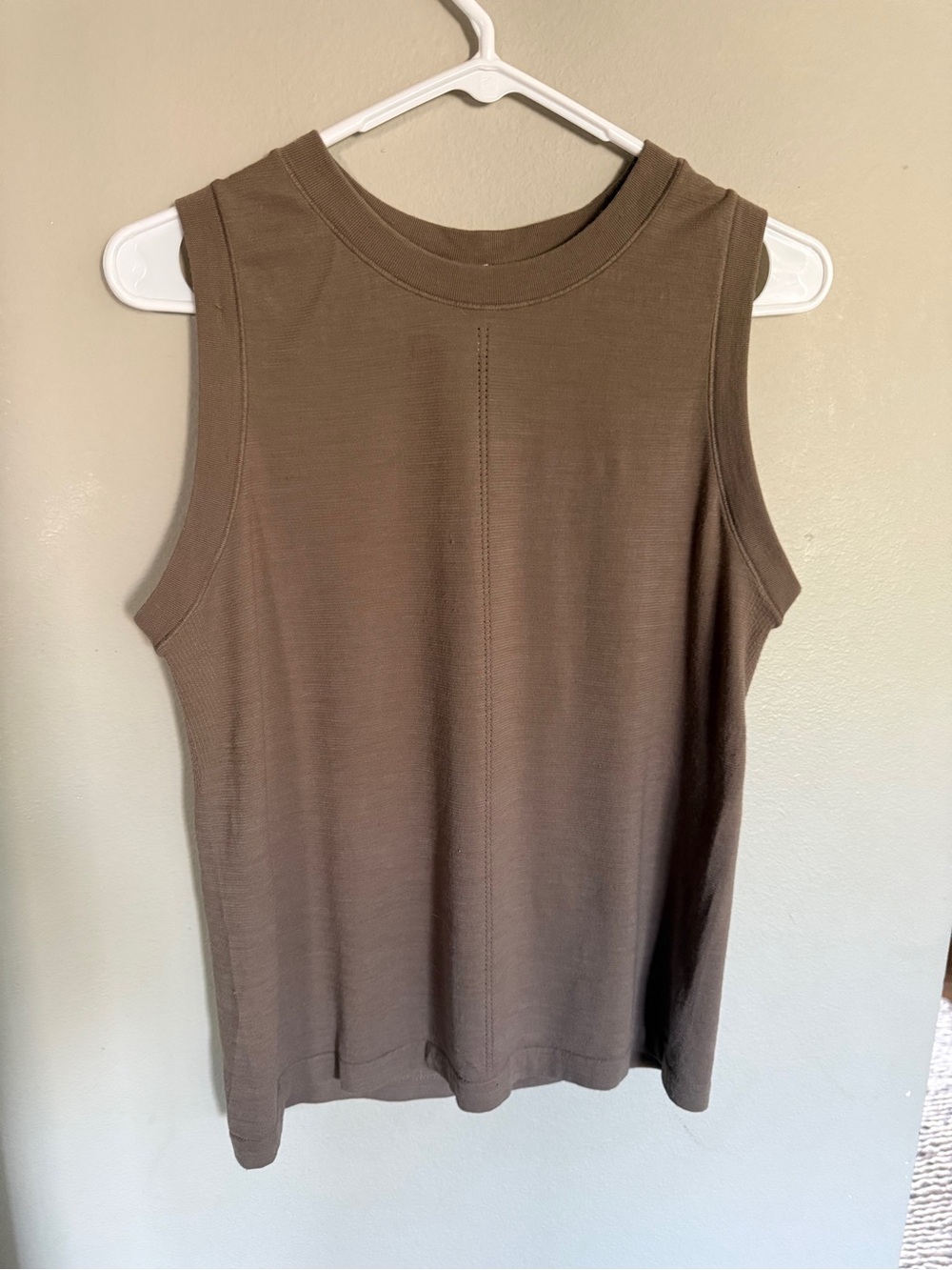 Sleeveless Knit Tank Top - Brown